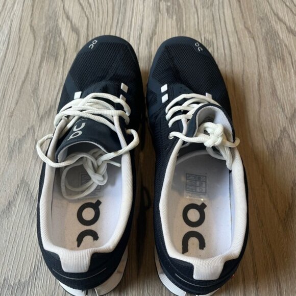 On Cloud Running Shoes - Picture 8 of 11